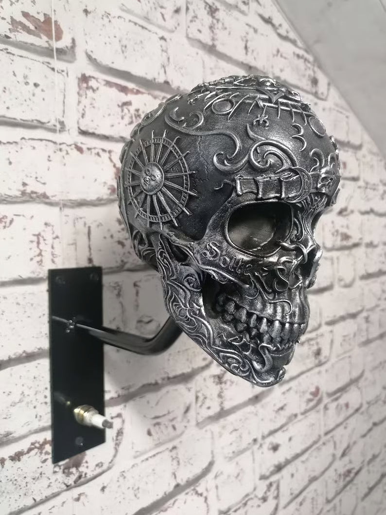 SkullRack – Hållare för hjälm och jacka