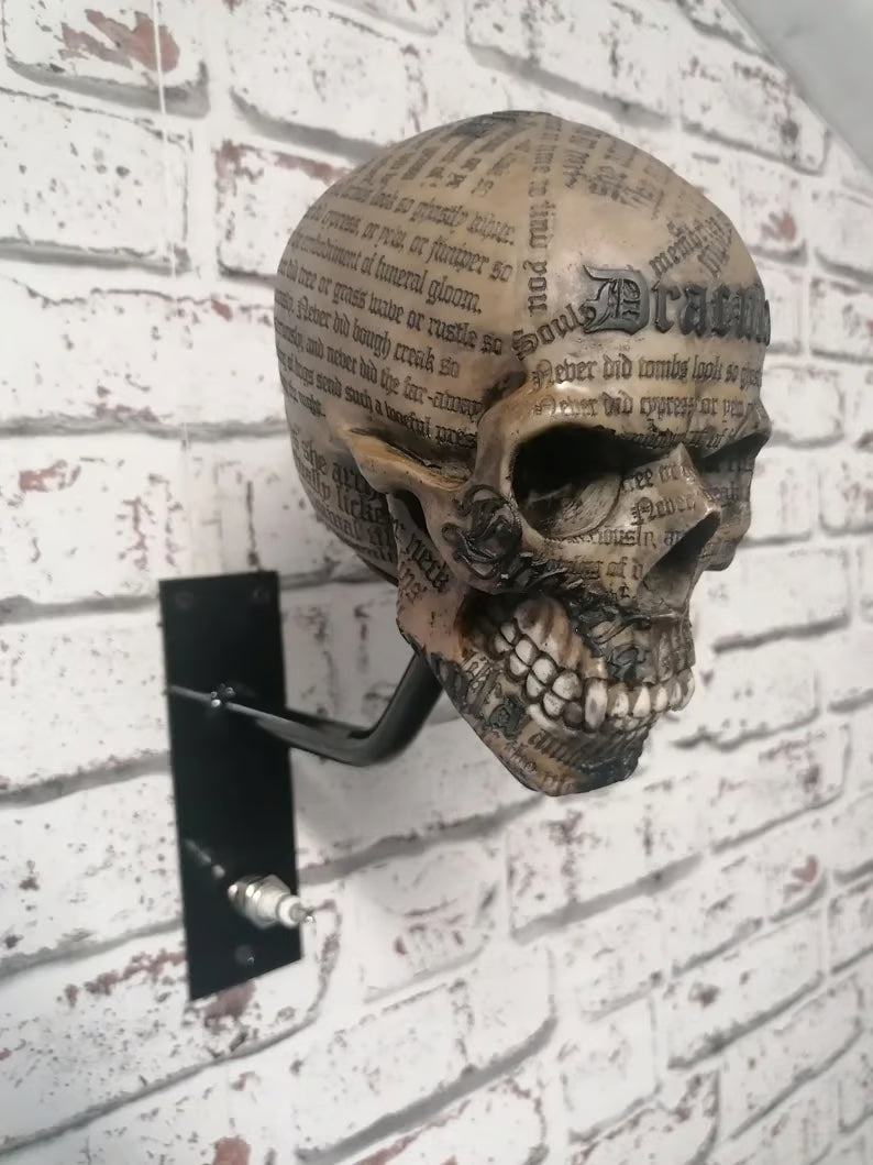 SkullRack – Hållare för hjälm och jacka