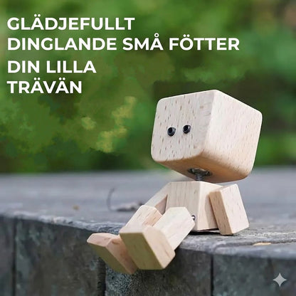 Charmigt litet gungfigur i trä med 12 magnetiska uttryck