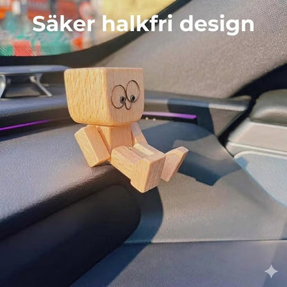 Charmigt litet gungfigur i trä med 12 magnetiska uttryck